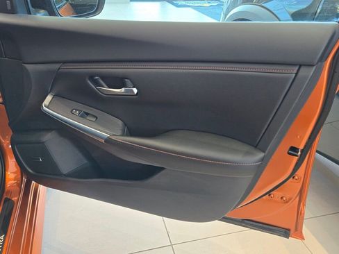 Used 2025 Nissan Sentra SR w/ SR Premium Package image 11