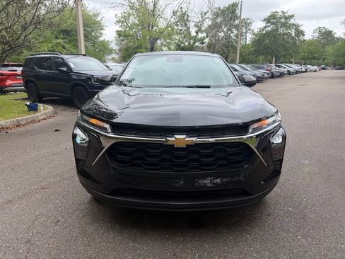 Used 2024 Chevrolet Trax LS FWD image 2