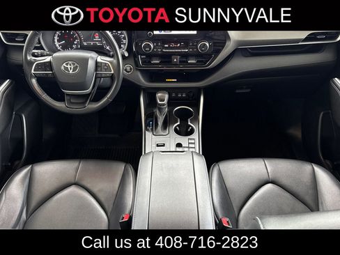 Used 2023 Toyota Highlander XLE FWD image 4