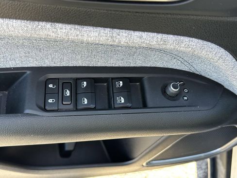 Used 2024 Jeep Compass Latitude image 14