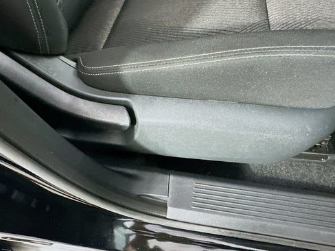 Used 2025 Nissan Rogue SV FWD image 21