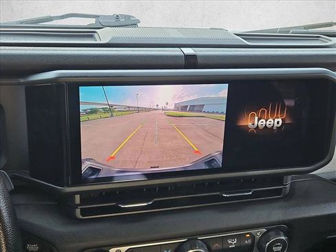 Used 2025 Jeep Gladiator Sport AWD/4WD image 13