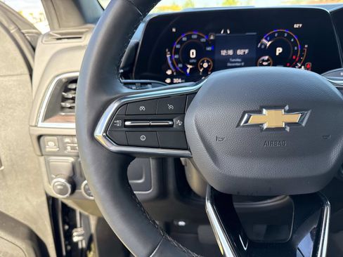 Used 2025 Chevrolet Suburban Premier image 30