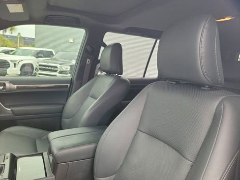 Used 2023 Lexus GX 460 Luxury w/ Accessory Package image 17