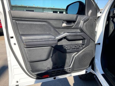 Used 2025 Toyota Tacoma TRD Sport image 20