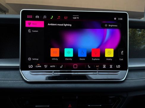 Used 2026 Volkswagen Tiguan SE FWD image 31