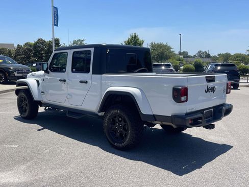 Used 2023 Jeep Gladiator Sport AWD/4WD image 4