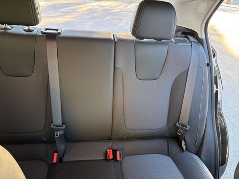 Used 2025 Buick Encore GX Preferred image 31