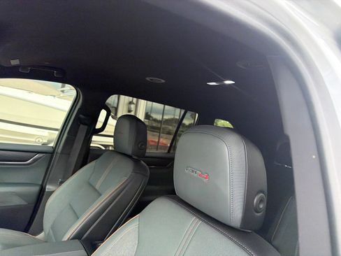 Used 2024 GMC Acadia AT4 w/ Luxury Package AWD/4WD image 13