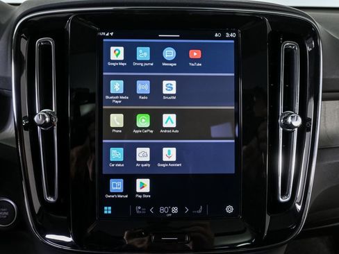 Used 2025 Volvo XC40 B5 Plus image 15