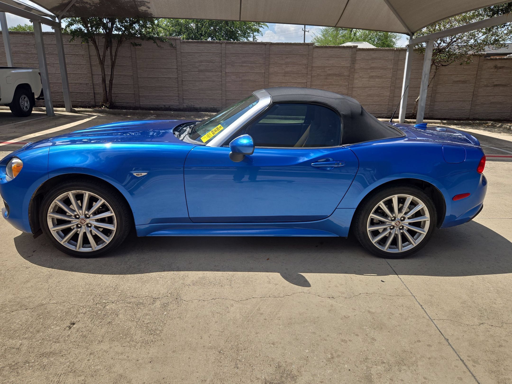 Used 2017 FIAT 124 Spider Lusso RWD image 6