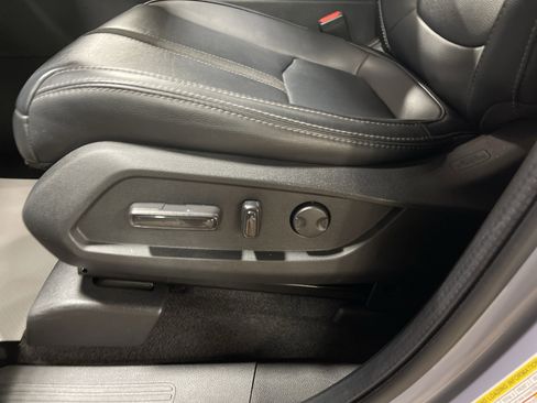 Used 2024 Honda Pilot Touring image 11