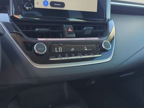 Used 2025 Toyota Corolla LE FWD image 21