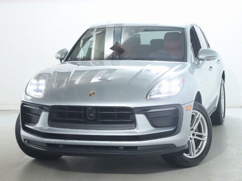 Used 2025 Porsche Macan image 3