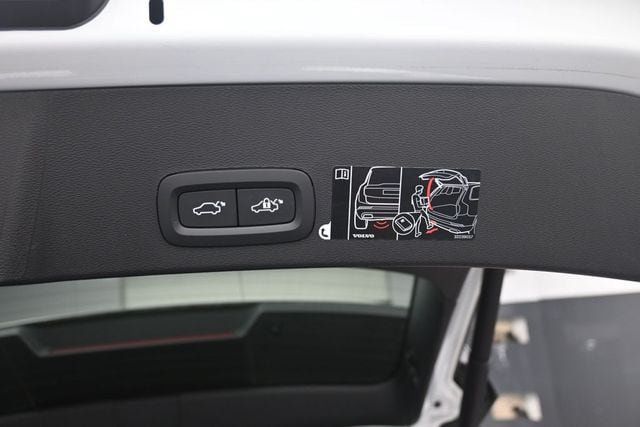 Used 2020 Volvo XC40 T5 R-Design w/ Protection Package AWD/4WD image 24