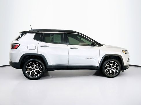 Used 2025 Jeep Compass Limited image 10