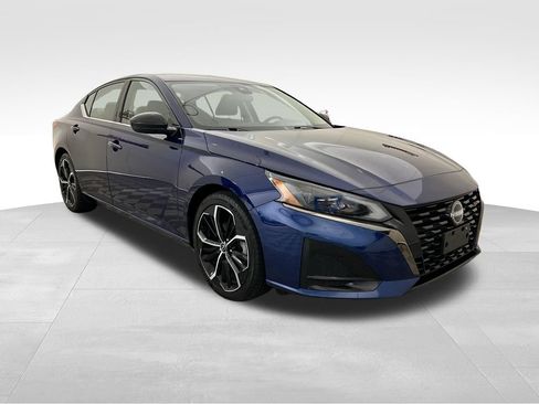 Used 2024 Nissan Altima 2.5 SR FWD image 8