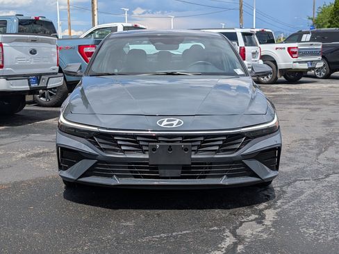 Used 2025 Hyundai Elantra Limited FWD image 12