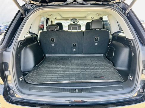 Used 2023 Jeep Grand Cherokee Limited w/ Black Appearance Package image 32