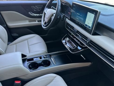 Used 2025 Lincoln Corsair FWD w/ Equipment Group 101A image 17