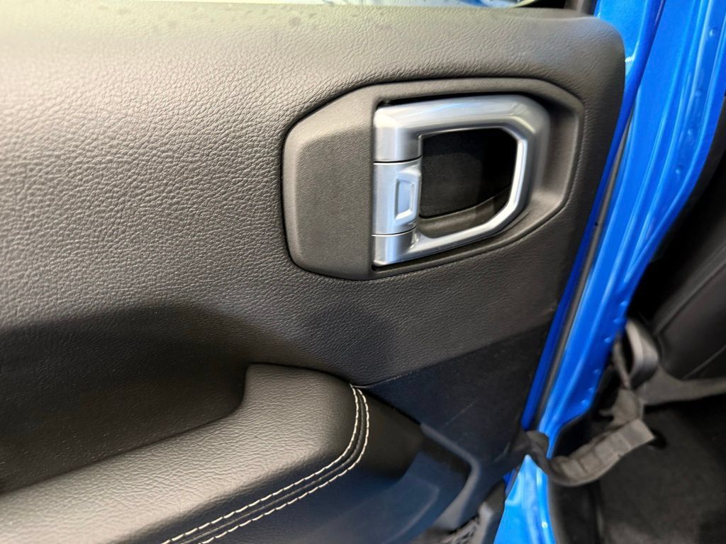 Used 2021 Jeep Gladiator Overland w/ Uconnect 4C Nav & Sound Group AWD/4WD image 21