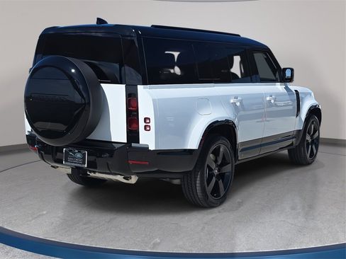 New 2025 Land Rover Defender 130 X-Dynamic SE image 5