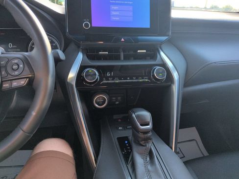 Certified 2023 Toyota Venza LE AWD/4WD image 17