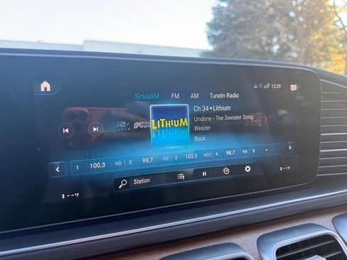 Used 2022 Mercedes-Benz GLE 350 4MATIC w/ Premium Package image 21