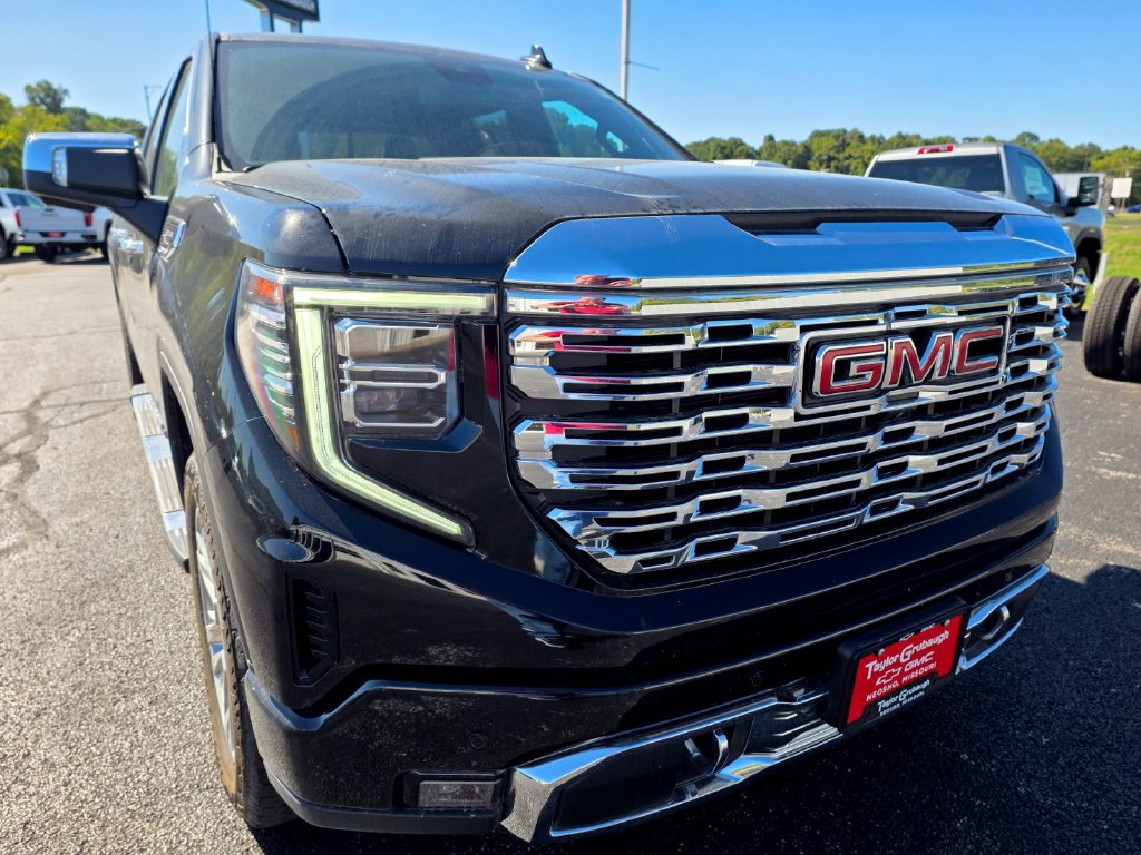 Used 2025 GMC Sierra 1500 Denali AWD/4WD image 13