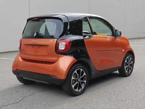 Used 2016 smart fortwo passion RWD image 3