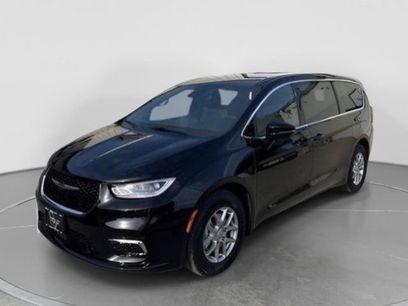 New 2026 Chrysler Pacifica Select