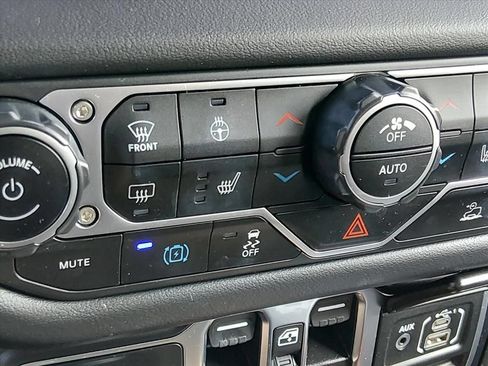 Used 2024 Jeep Wrangler Unlimited Sahara AWD/4WD image 22