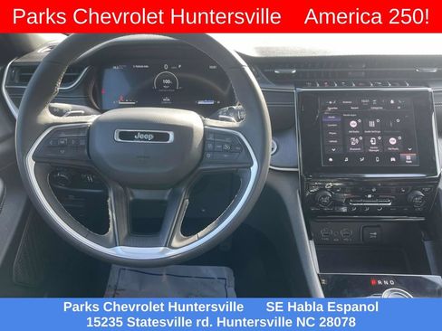 Used 2025 Jeep Grand Cherokee Altitude AWD/4WD image 20