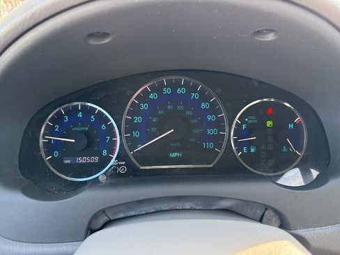 Used 2010 Toyota Sienna LE image 9