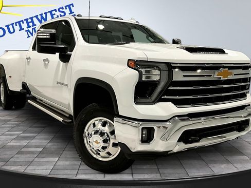 Used 2024 Chevrolet Silverado 3500 LTZ w/ LTZ Plus Package image 3