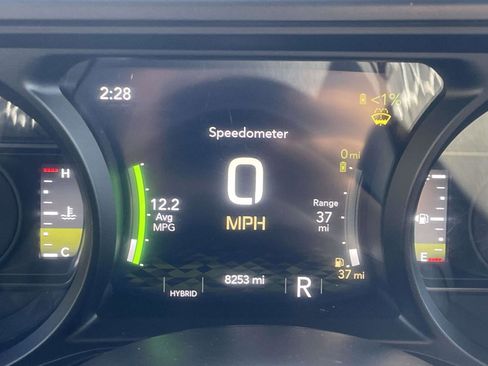 Used 2025 Jeep Wrangler Willys image 13