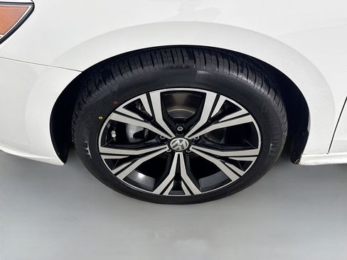 Used 2021 Volkswagen Passat 2.0T SE image 38