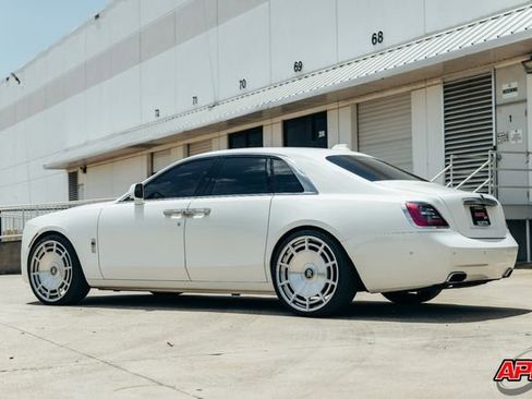 Used 2022 Rolls-Royce Ghost w/ Ghost Package image 37