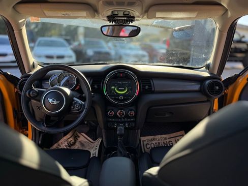 Used 2017 MINI Cooper 4-Door Hardtop image 19