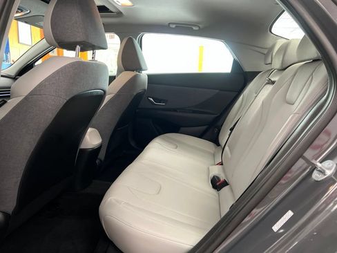 Used 2023 Hyundai Elantra Limited FWD image 15