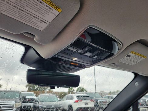 Used 2025 Land Rover Range Rover Sport Dynamic SE image 26