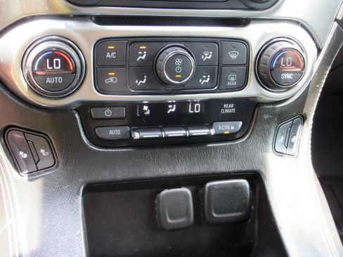 Used 2017 Chevrolet Suburban LT RWD image 24