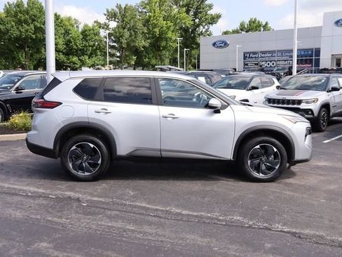 Used 2024 Nissan Rogue SV AWD/4WD image 5