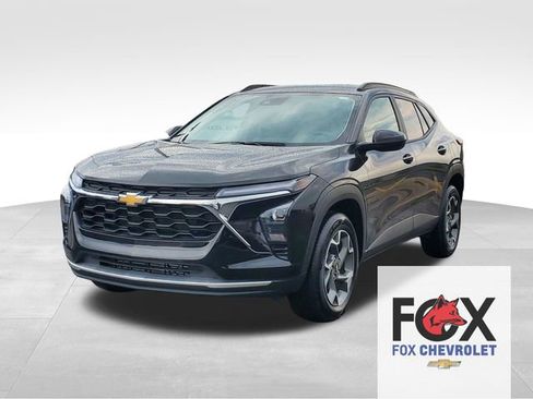 Certified 2025 Chevrolet Trax LT w/ Driver Confidence Package image 1