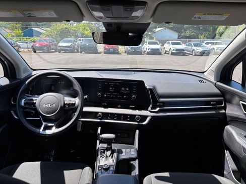 Used 2025 Kia Sportage LX FWD image 32