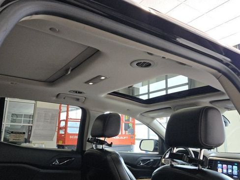 Used 2017 GMC Acadia Denali w/ Technology Package FWD image 8