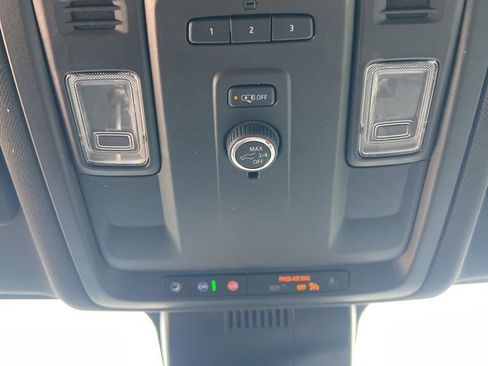 Certified 2024 Chevrolet Suburban LT AWD/4WD image 40