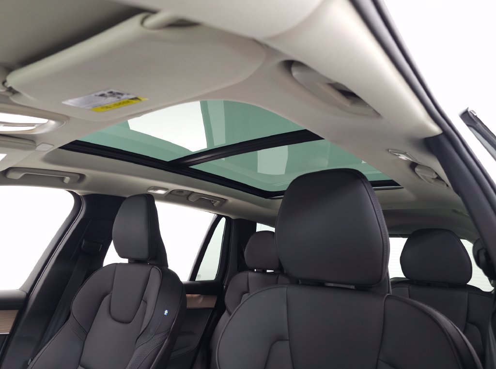 Certified 2025 Volvo XC90 B5 Core AWD/4WD image 18
