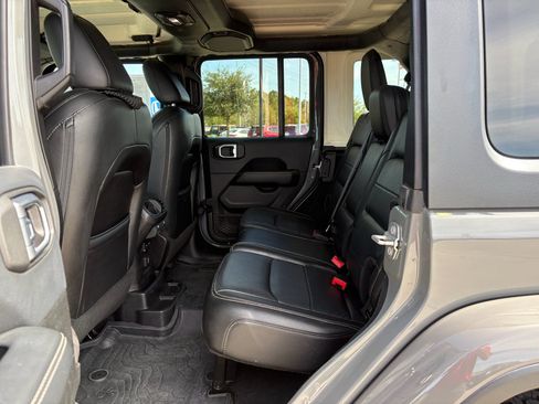 Used 2018 Jeep Wrangler Unlimited Sahara AWD/4WD image 23