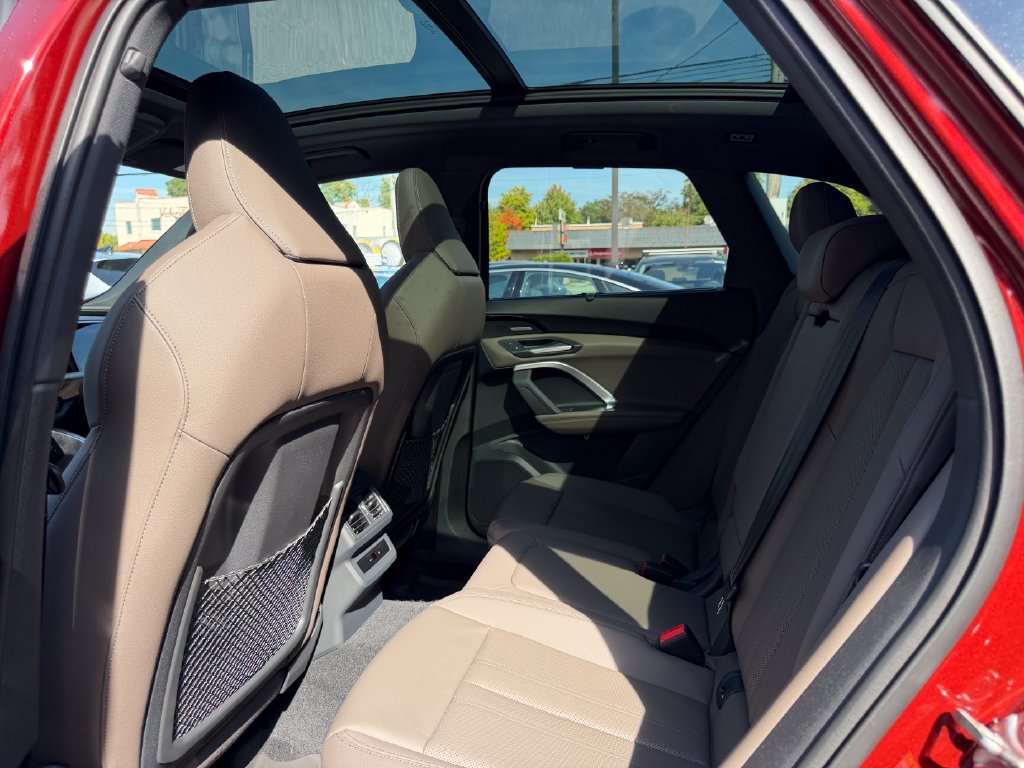 Used 2025 Audi Q5 Premium Plus w/ Premium Plus AWD/4WD image 28